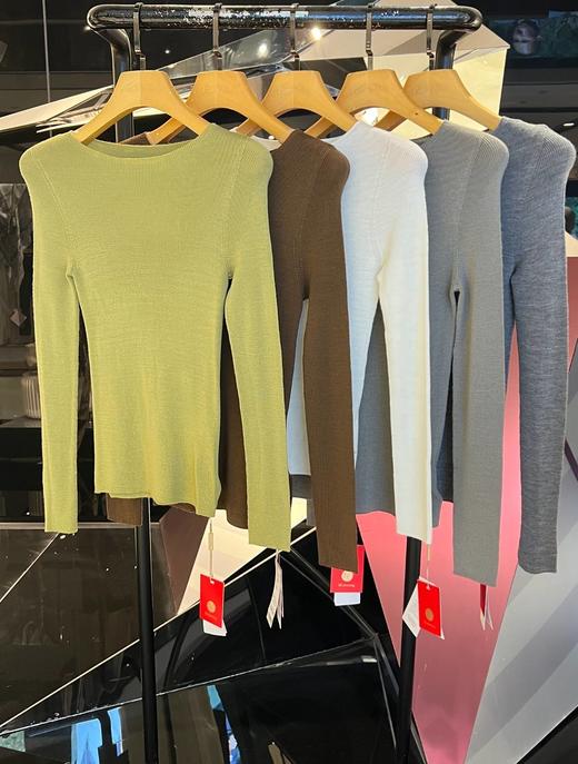 女士一字领精纺羊毛衫 商品图0