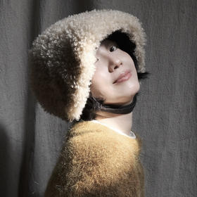 Kreuzzz 米色INUIT双面毛绒Bonnet