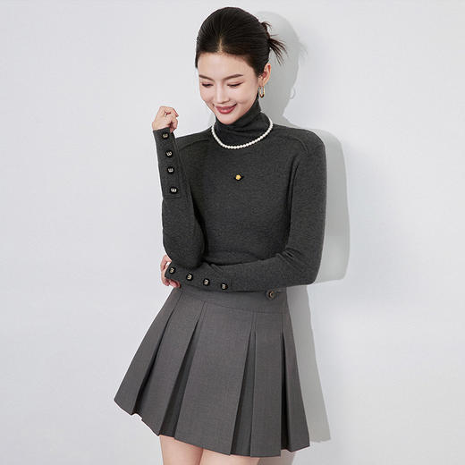 【高货wl】全新升级【铂金会员183/天猫249/差价66】(04939) 洛诗琳简约百搭修身显瘦上衣高级感一粒金属花朵扣针织衫 商品图2