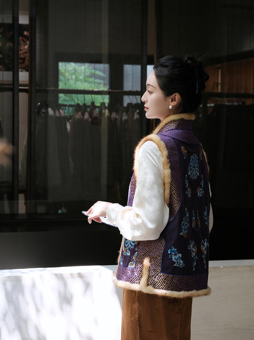 盛唐牡丹| 三蓝打籽手推绣真丝马甲 商品图6