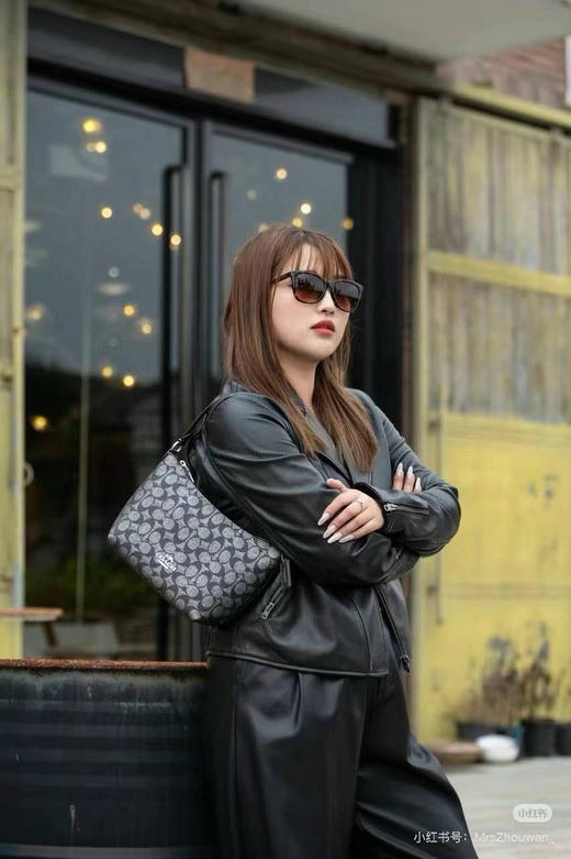 ¥ 1050🇺🇸黑五折扣 Coach新款 Zip bag 小饺子包 上班通勤好搭子，小号“流浪包”上班通勤炒鸡方便，容量可观，东西随便装！ 商品图6