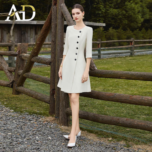 AD职场通勤米色圆领连衣裙女气质中长款大摆a字裙单排纽扣西装裙 商品图2