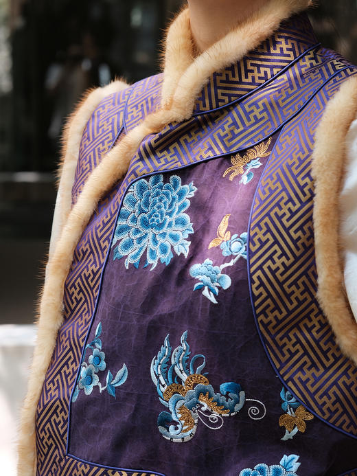 盛唐牡丹| 三蓝打籽手推绣真丝马甲 商品图2