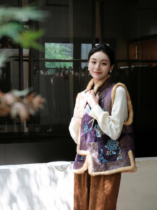 盛唐牡丹| 三蓝打籽手推绣真丝马甲 商品图1