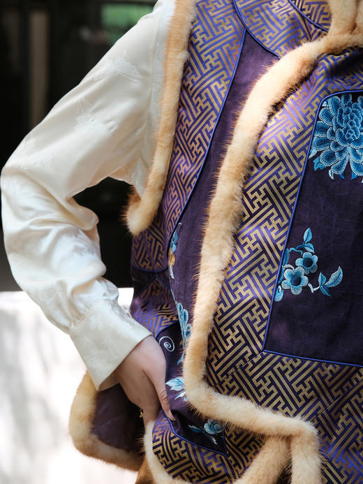 盛唐牡丹| 三蓝打籽手推绣真丝马甲 商品图3