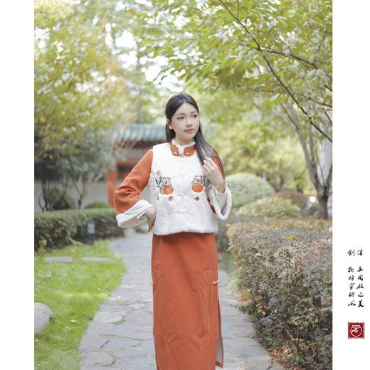 【朱 柿】卡皮巴拉秋冬长袖加厚保暖马甲套装旗袍可爱精致新中式 商品图0