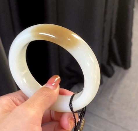 和田玉-精品糖白手镯 商品图0