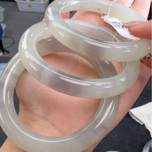 玉美人菲菲~和田玉手镯-多样性发一 商品图0