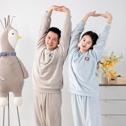 多喜爱 牛奶绒家居服圆领款（兰/灰） 商品图3