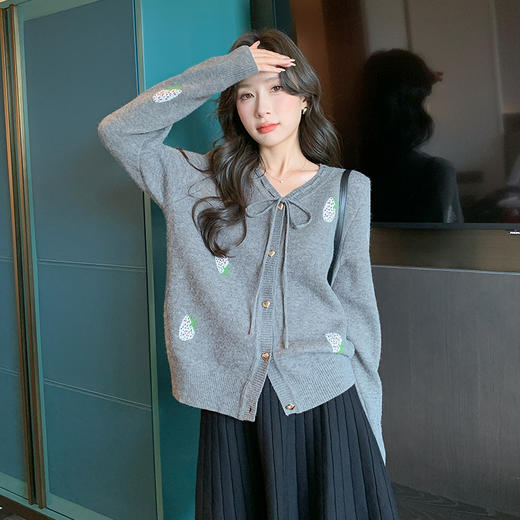 奢姿2024年冬季新款大码女装减龄V领上衣胖妹妹系绳蝴蝶结针织衫9844353680 商品图4