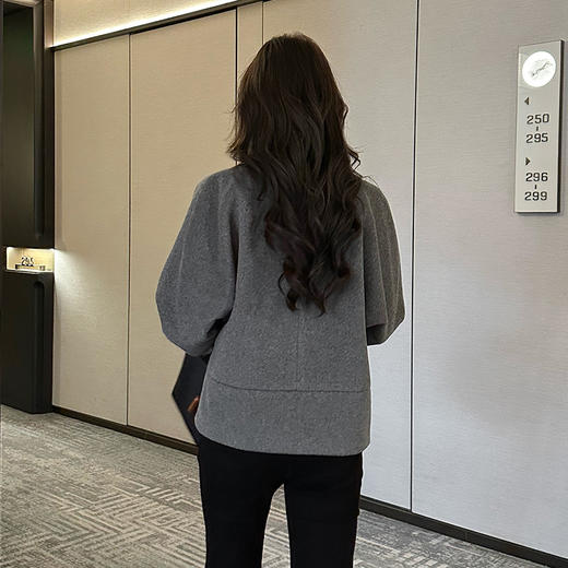 奢姿大码女装2024冬季时尚西装领外套胖妹妹休闲风双排扣设计大衣9943391300 商品图3