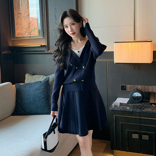 奢姿大码女装2024冬季减龄学院风针织两件套胖妹妹V领时尚套装9844991891 商品图4