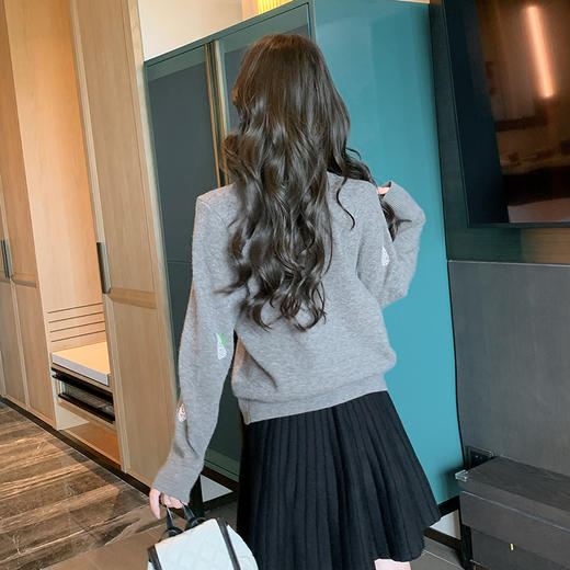 奢姿2024年冬季新款大码女装减龄V领上衣胖妹妹系绳蝴蝶结针织衫9844353680 商品图3