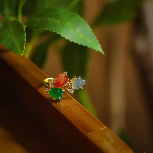 龢盒原创 料峭冬寒，玉兰花开18k金镶三色翡翠戒指 商品图0