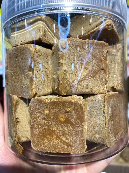 【产地直发—边城拾味手工红糖】源自西双版纳傣家手工红糖，精心培育每一根甘蔗，好甘蔗才有好红糖。经手工熬制，甜而不腻，保留了甘蔗原汁原味的清香！ 商品图3