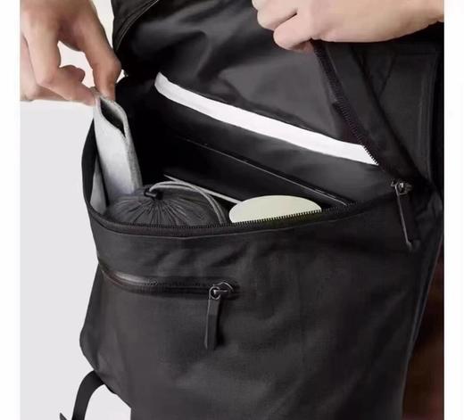 点此购买 始祖鸟男女款多功能斜挎邮差包 sz 305001 商品图2