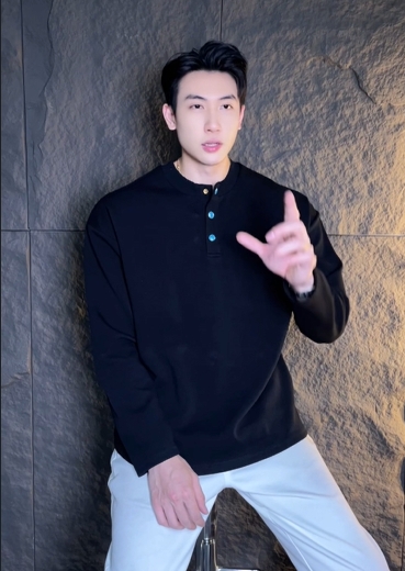 T1900新款时尚个性纯色彩色纽扣圆领套头长袖T恤休闲百搭简约上衣