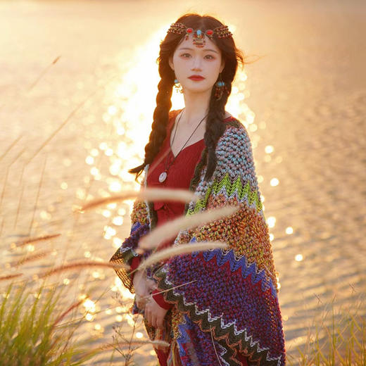 【明星同款披肩女；谁穿都好看！】文艺范十足的民族风披肩，穿上它，仿佛走入丽江大理的童话世界；时尚围巾，让你不再为搭配烦恼！ 商品图4