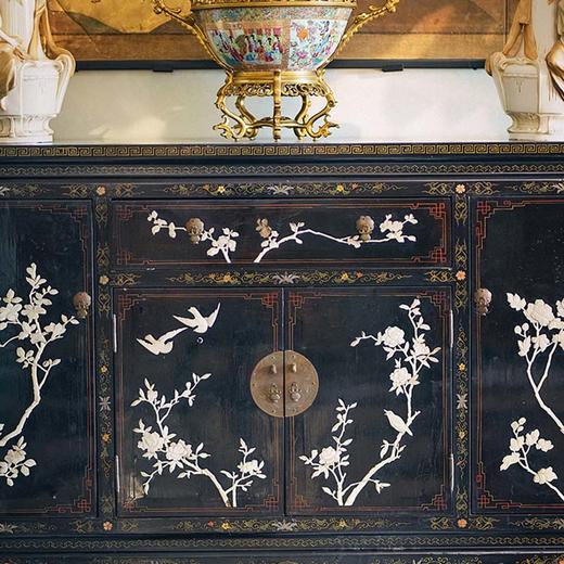 【已售】独角鹿西洋古董 20世纪中国创汇时期出品「玉堂富贵」主题黑漆描金百宝嵌角柜 商品图1