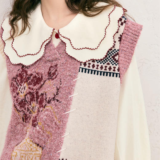两三事 自由花束 2024冬季新款复古提花拼色不对称下摆无袖毛衣女 商品图2