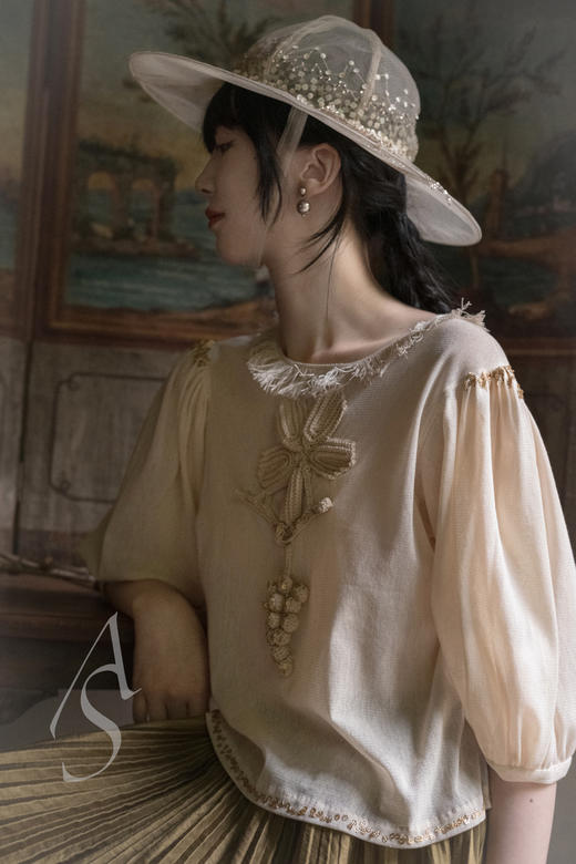 Sugri 裸色古董珠绣圆顶网纱帽 商品图2