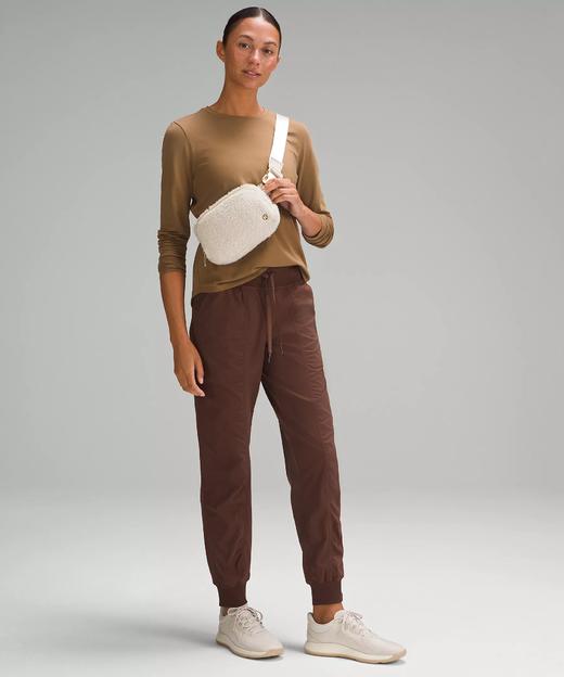 好折！lululemon 泰迪熊羊羔毛Everywhere 1L腰包胸包 商品图5