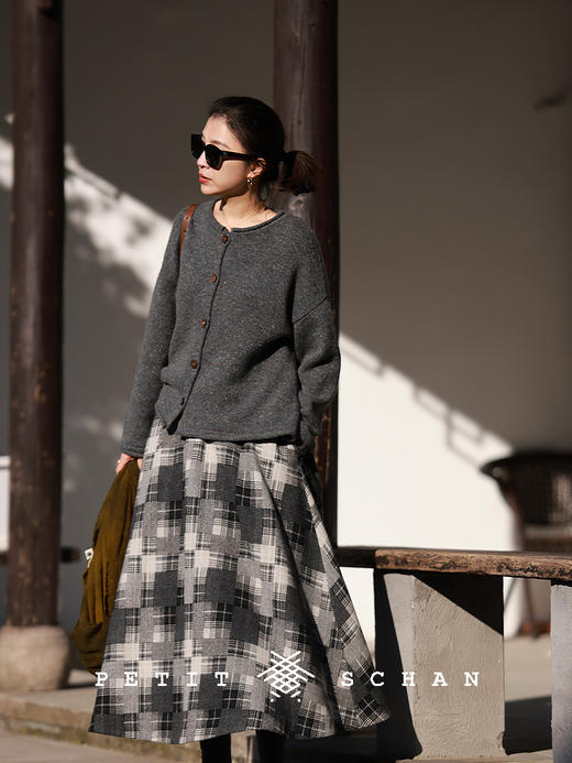 PETIT SCHAN小闪 CLO#666 New year vibe 年味儿 纯羊毛彩点纱圆领长袖针织开衫毛衣 商品图7