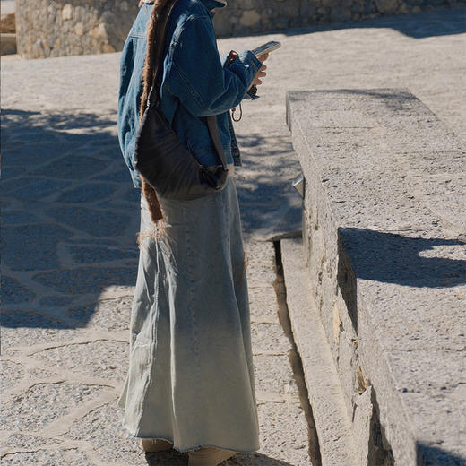 【顺丰包邮】34239 洛诗琳秋冬设计感中高腰蓝色做旧渐变散边牛仔裙106 商品图1