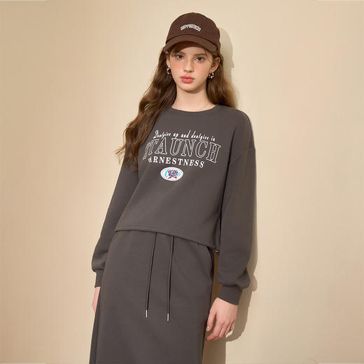 美式复古经典圆领字母印花短款卫衣女秋冬落肩袖套头卫衣V3642592 商品图4