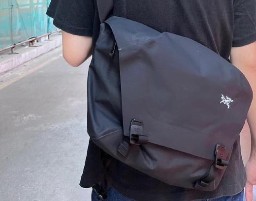 点此购买 始祖鸟男女款多功能斜挎邮差包 sz 305001 商品图7