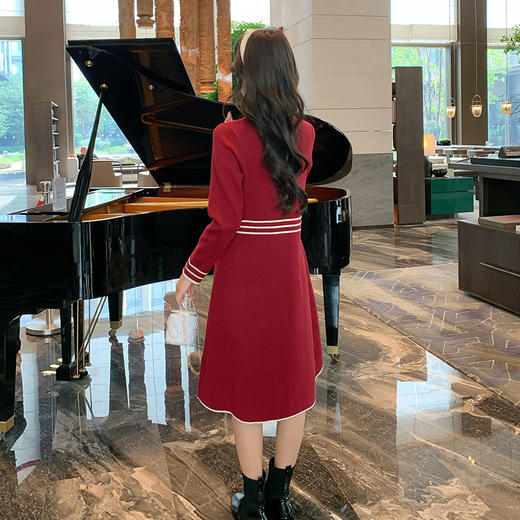 奢姿大码女装2024冬季小香风针织裙子胖妹妹纽扣装饰时尚连衣裙9844826897 商品图3