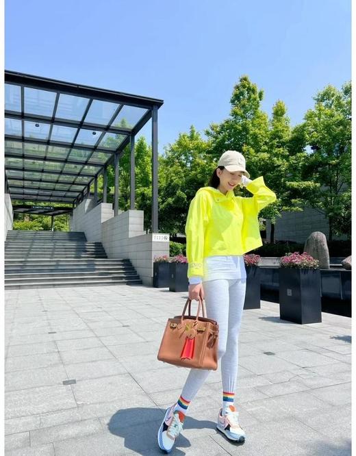 Lulu袜子一年四季的时尚单品绝对少不了它袜子虽然是必须品，但是整体的造型搭配也很重要（CO） 商品图7