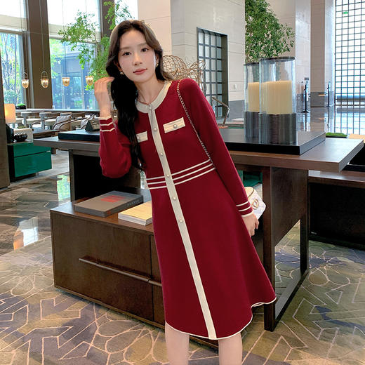 奢姿大码女装2024冬季小香风针织裙子胖妹妹纽扣装饰时尚连衣裙9844826897 商品图1