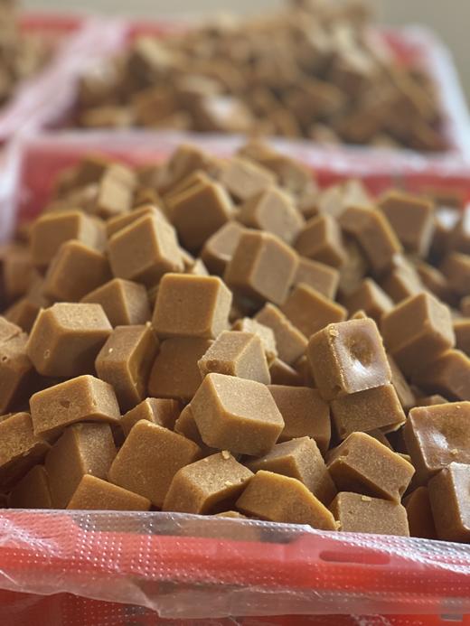 【产地直发—边城拾味手工红糖】源自西双版纳傣家手工红糖，精心培育每一根甘蔗，好甘蔗才有好红糖。经手工熬制，甜而不腻，保留了甘蔗原汁原味的清香！ 商品图9