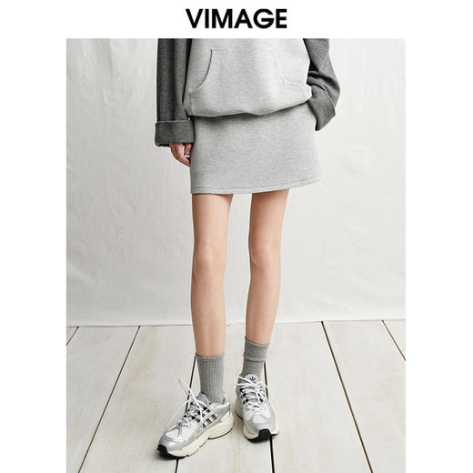 VIMAGE纬漫纪棉质舒适美式休闲百搭灰色短裙半身裙春季新款V2306901 商品图3