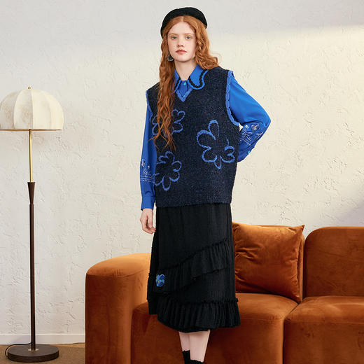 两三事 幽柔之境 2024冬季新款复古撞色荷叶边翻领印花长袖衬衫女 商品图1