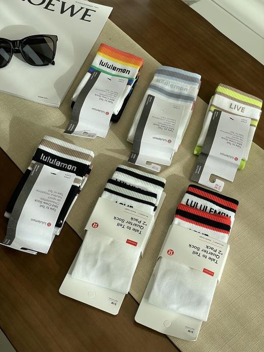 Lulu袜子一年四季的时尚单品绝对少不了它袜子虽然是必须品，但是整体的造型搭配也很重要（CO） 商品图0