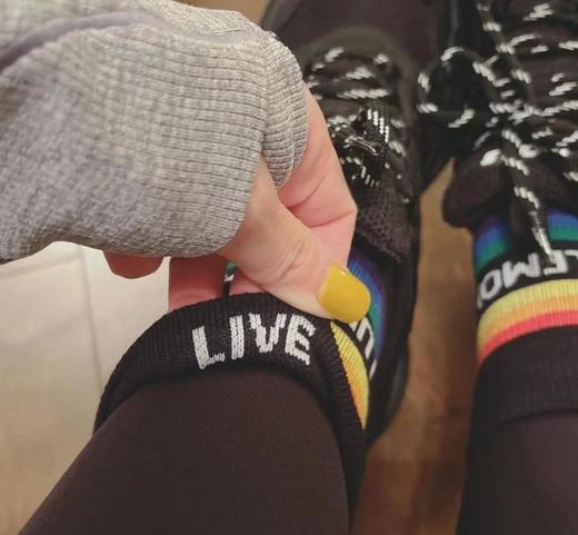 Lulu袜子一年四季的时尚单品绝对少不了它袜子虽然是必须品，但是整体的造型搭配也很重要（CO） 商品图9