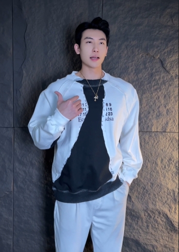 WY207冬季重磅新款黑白泼墨撕裂渲染印花圆领宽松长袖套头卫衣情侣款