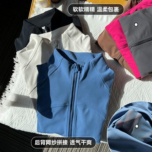 【显瘦不臃肿】自由裸感 | 加厚磨毛运动外套 软糯糯 亲肤无束缚 隐形拉链口袋  显瘦显高 商品图3