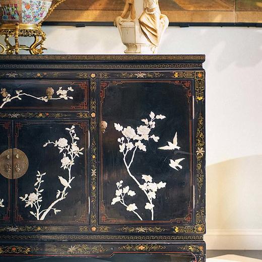 【已售】独角鹿西洋古董 20世纪中国创汇时期出品「玉堂富贵」主题黑漆描金百宝嵌角柜 商品图2