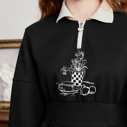 两三事梵高文艺 独葵暗香 2024冬季新款休闲拼色翻领印花连衣裙 商品图3