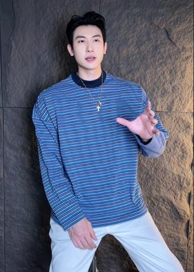 T1896秋季新款时尚个性撞色条纹套头圆领长袖T恤休闲百搭宽松上衣