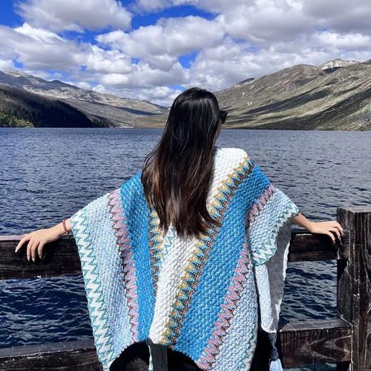 【明星同款披肩女；谁穿都好看！】文艺范十足的民族风披肩，穿上它，仿佛走入丽江大理的童话世界；时尚围巾，让你不再为搭配烦恼！ 商品图1