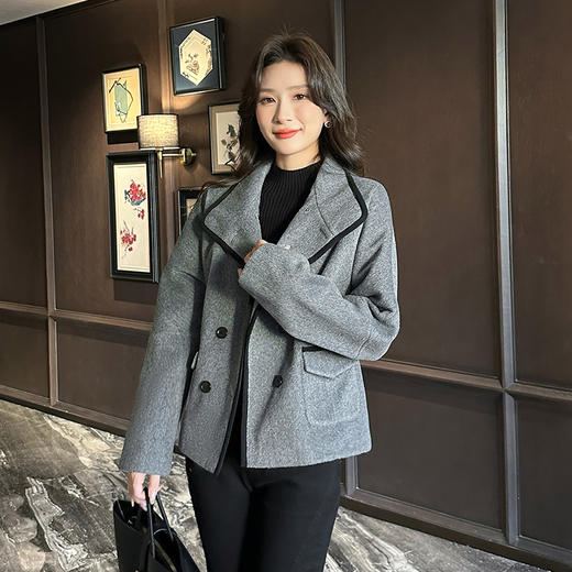 奢姿大码女装2024冬季时尚西装领外套胖妹妹休闲风双排扣设计大衣9943391300 商品图4