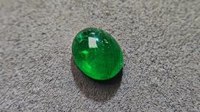 3.91ct蛋面祖母绿裸石