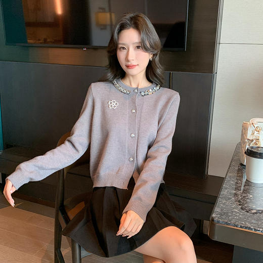 奢姿2024年秋冬新款大码女装圆领减龄上衣胖妹妹拼接亮片针织衫9844634389 商品图2