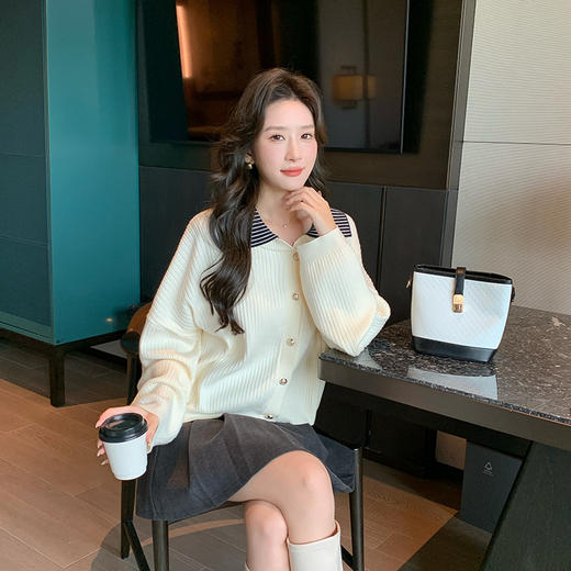 奢姿2025年春季新款大码女装拼接翻领上衣胖妹妹减龄气质针织开衫9843663149 商品图0