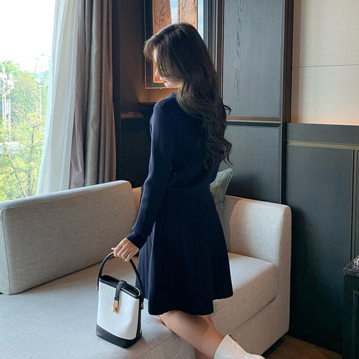 奢姿大码女装2024冬季减龄学院风针织两件套胖妹妹V领时尚套装9844991891 商品图3