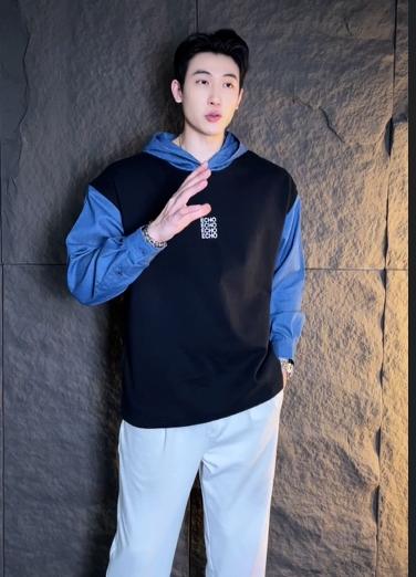 WY630秋冬季新款时尚个性拼接撞色套头连帽卫衣潮流宽松百搭上衣 商品图0